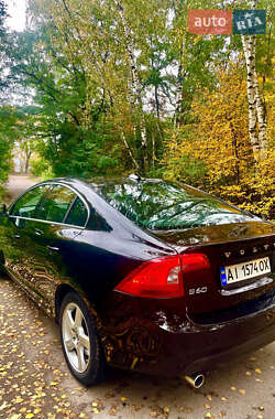 Седан Volvo S60 2012 в  фото 2 Седан Volvo S60 2012 в