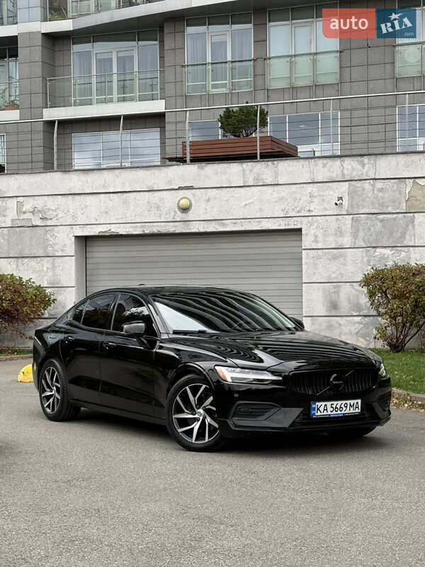 Седан Volvo S60 2020 в Киеве