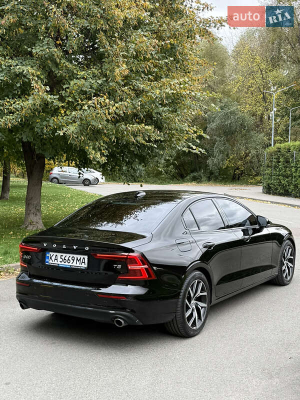 Седан Volvo S60 2020 в Киеве
