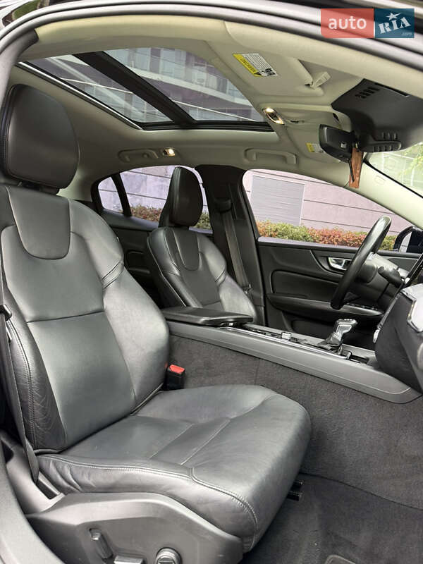 Седан Volvo S60 2020 в Киеве