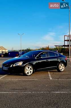 Седан Volvo S60 2012 в 