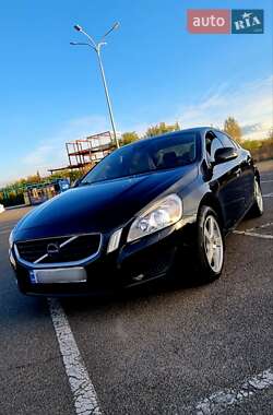 Седан Volvo S60 2012 в 