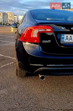 Седан Volvo S60 2012 в 