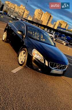 Седан Volvo S60 2012 в 