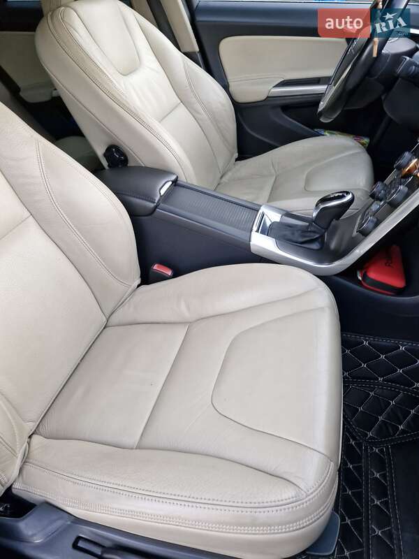 Седан Volvo S60 2013 в Львове