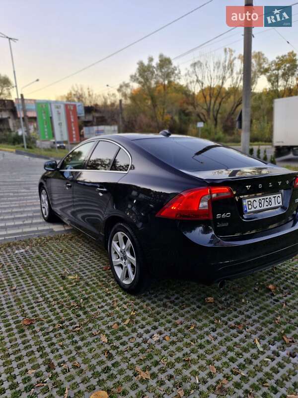 Седан Volvo S60 2013 в Львове