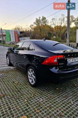 Седан Volvo S60 2013 в 