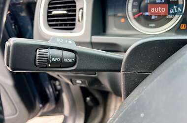 Седан Volvo S60 2012 в 