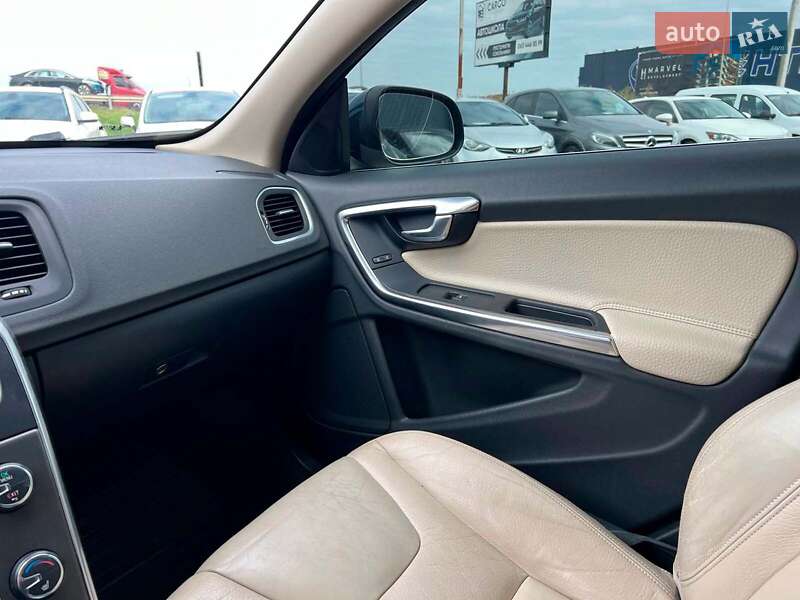 Седан Volvo S60 2012 в Львове
