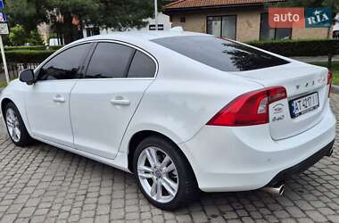 Седан Volvo S60 2012 в 