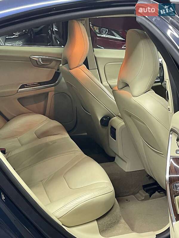 Седан Volvo S60 2012 в Болграді