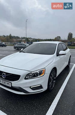 Седан Volvo S60 2016 в 