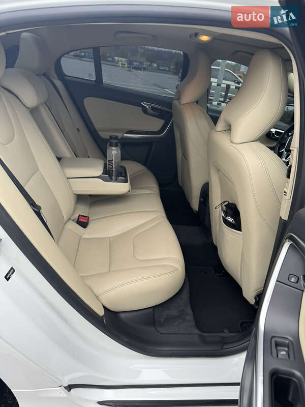 Седан Volvo S60 2016 в Києві