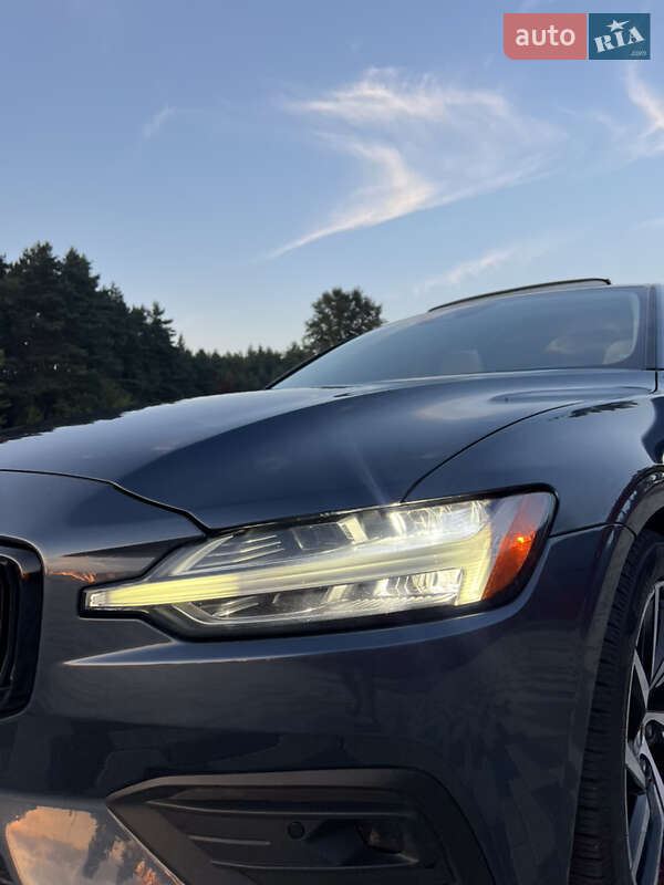 Седан Volvo S60 2020 в Львове