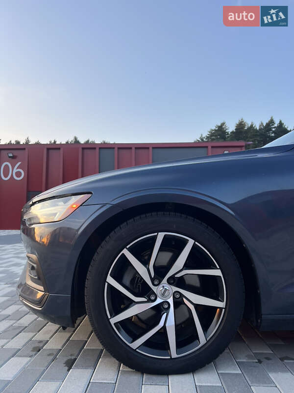 Седан Volvo S60 2020 в Львове