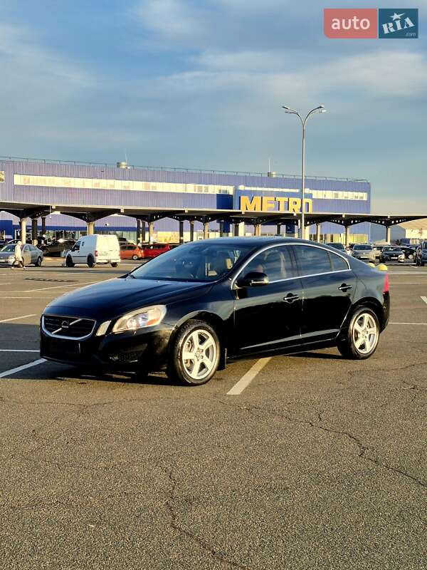Седан Volvo S60 2012 в Киеве
