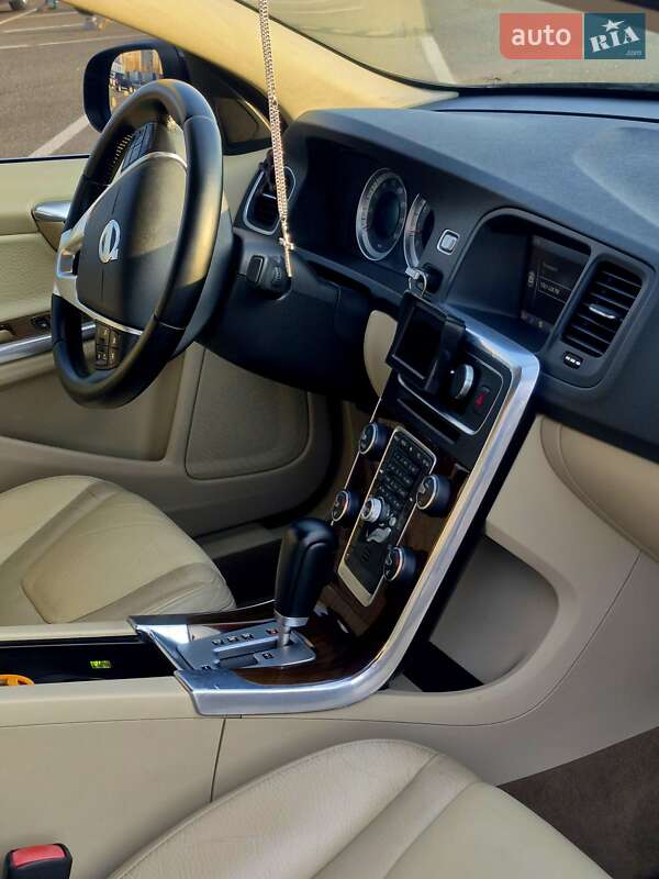 Седан Volvo S60 2012 в Киеве