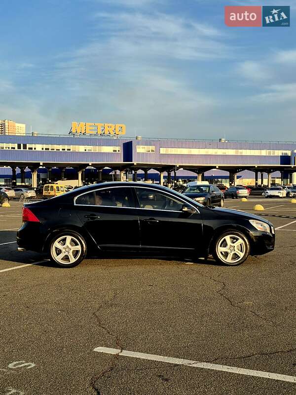 Седан Volvo S60 2012 в Киеве