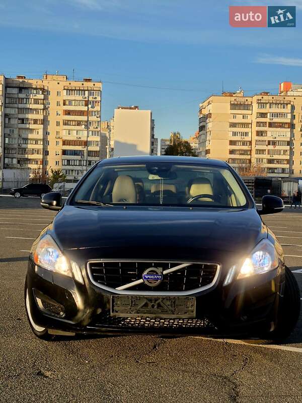 Седан Volvo S60 2012 в Киеве