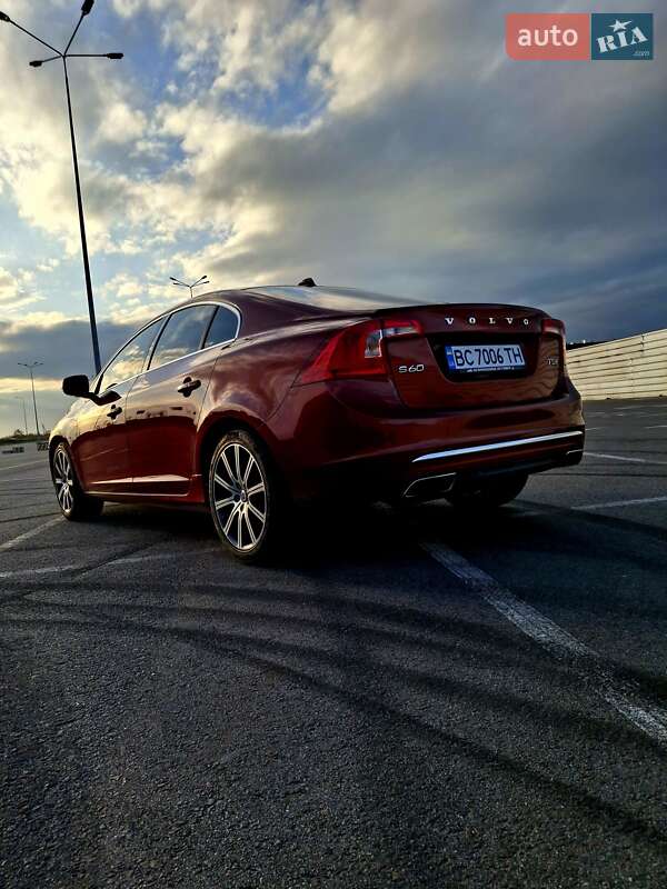 Седан Volvo S60 2016 в Львове