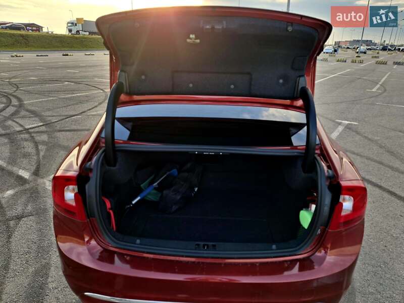 Седан Volvo S60 2016 в Львове