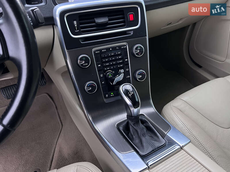 Седан Volvo S60 2014 в Нововолынске