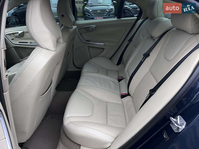 Седан Volvo S60 2014 в Нововолынске