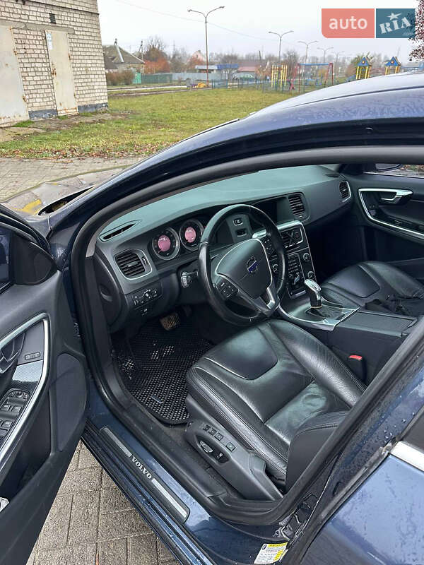 Седан Volvo S60 2013 в Синельниково