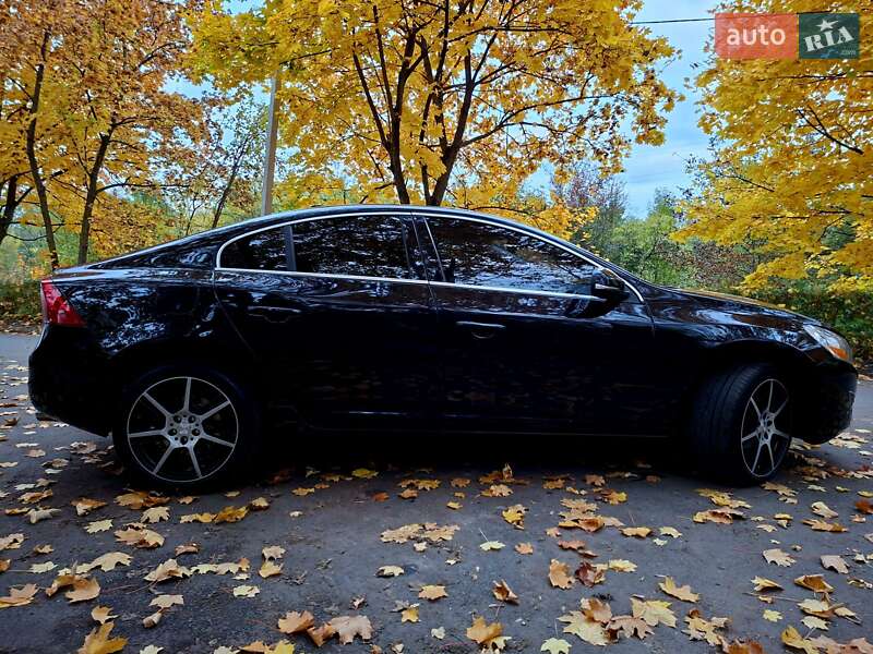 Седан Volvo S60 2012 в Ивано-Франковске