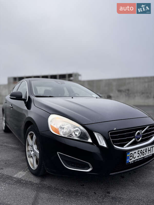 Седан Volvo S60 2013 в Львове