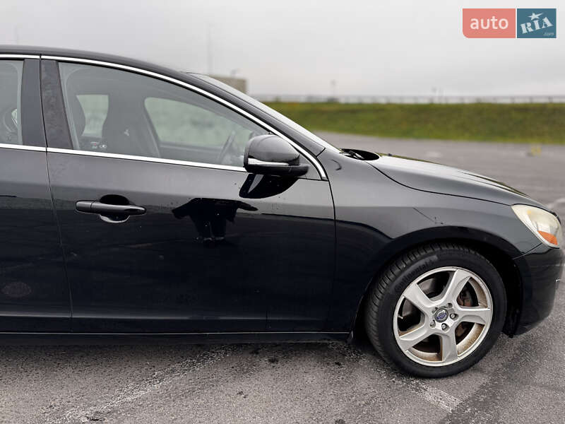 Седан Volvo S60 2013 в Львове