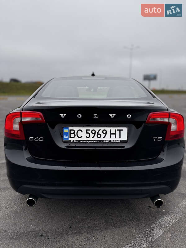 Седан Volvo S60 2013 в Львове