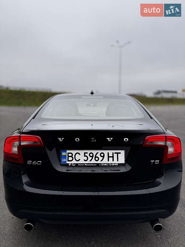 Седан Volvo S60 2013 в Львове