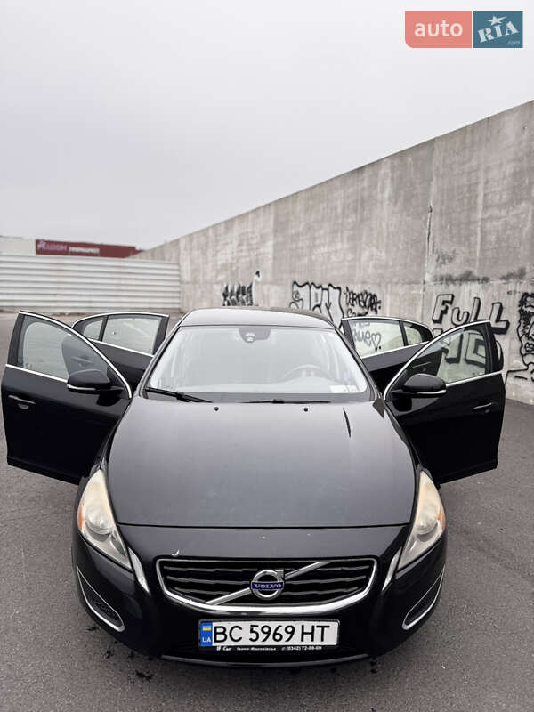 Седан Volvo S60 2013 в Львове