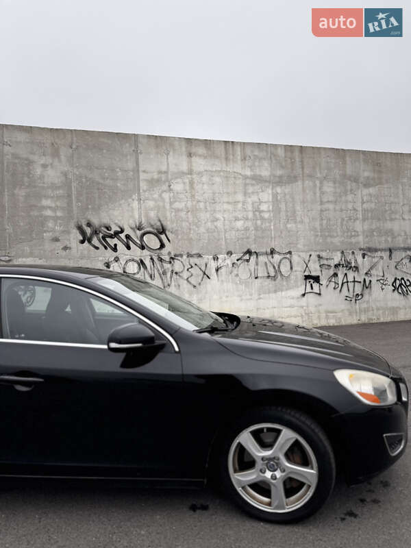 Седан Volvo S60 2013 в Львове