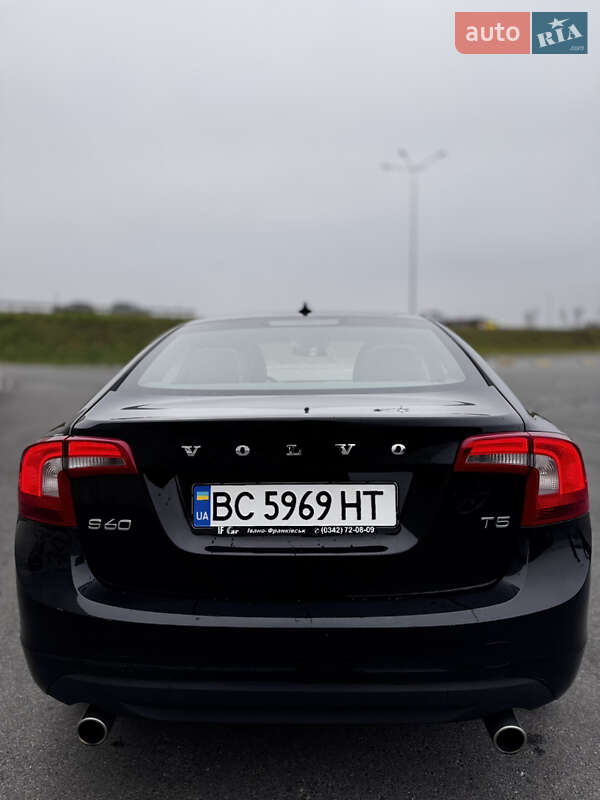 Седан Volvo S60 2013 в Львове