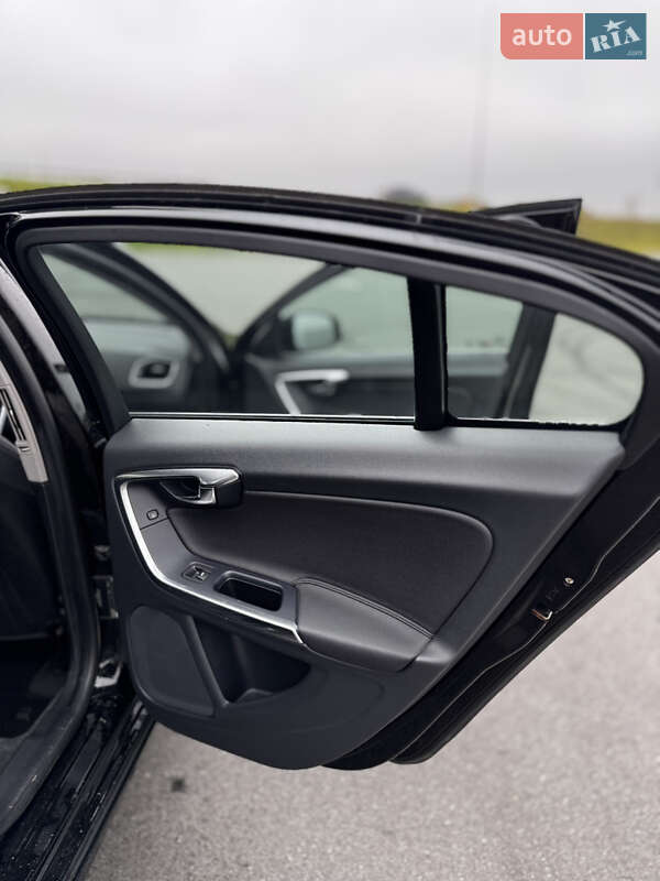 Седан Volvo S60 2013 в Львове