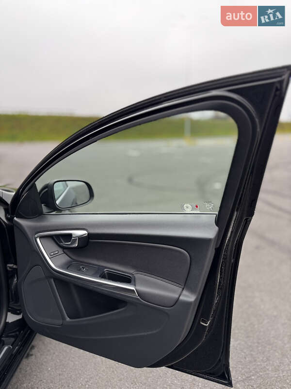 Седан Volvo S60 2013 в Львове