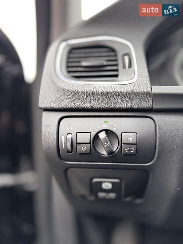 Седан Volvo S60 2013 в Львове