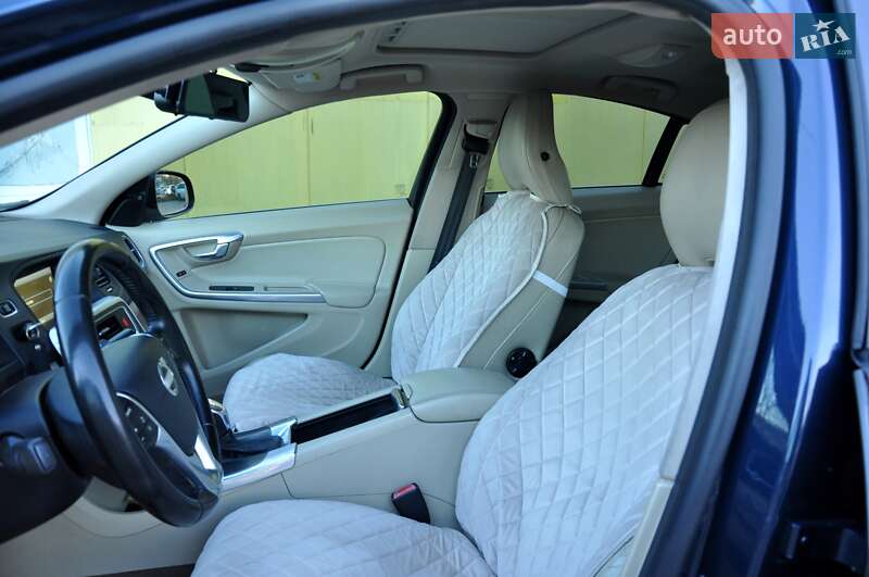 Седан Volvo S60 2012 в Львове