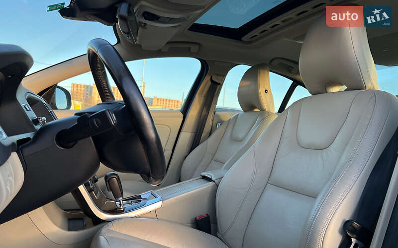 Седан Volvo S60 2011 в Львове