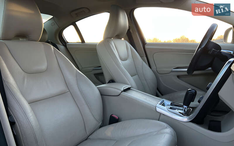 Седан Volvo S60 2011 в Львове