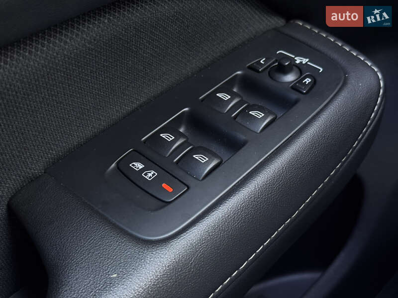 Седан Volvo S60 2019 в Киеве фото 29 Седан Volvo S60 2019 в Киеве