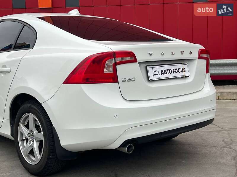 Седан Volvo S60 2015 в Києві