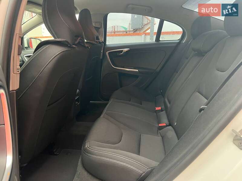 Седан Volvo S60 2015 в Києві