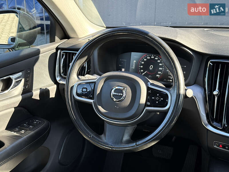 Седан Volvo S60 2019 в Львові