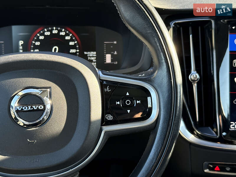 Седан Volvo S60 2019 в Львові