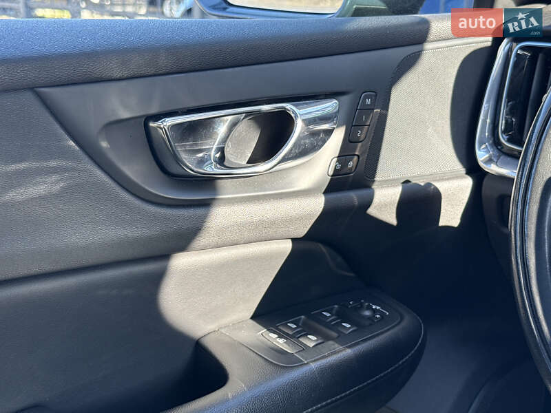 Седан Volvo S60 2019 в Львові