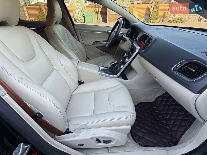 Седан Volvo S60 2015 в Борисполе