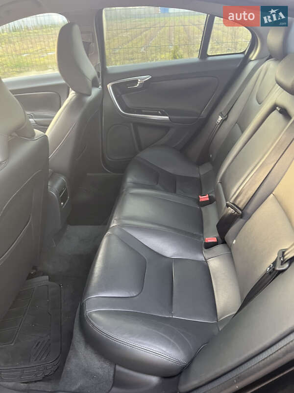 Седан Volvo S60 2016 в Киеве